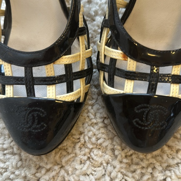 COPY - 🖤Chanel CC Pumps - Picture 9 of 17